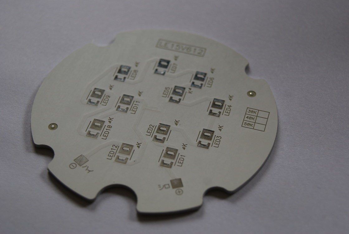 PCB IMS de acabamento de superfície de alta OSP com excelente resistência à tração e espessura de PCB de 0,6-6,0 mm