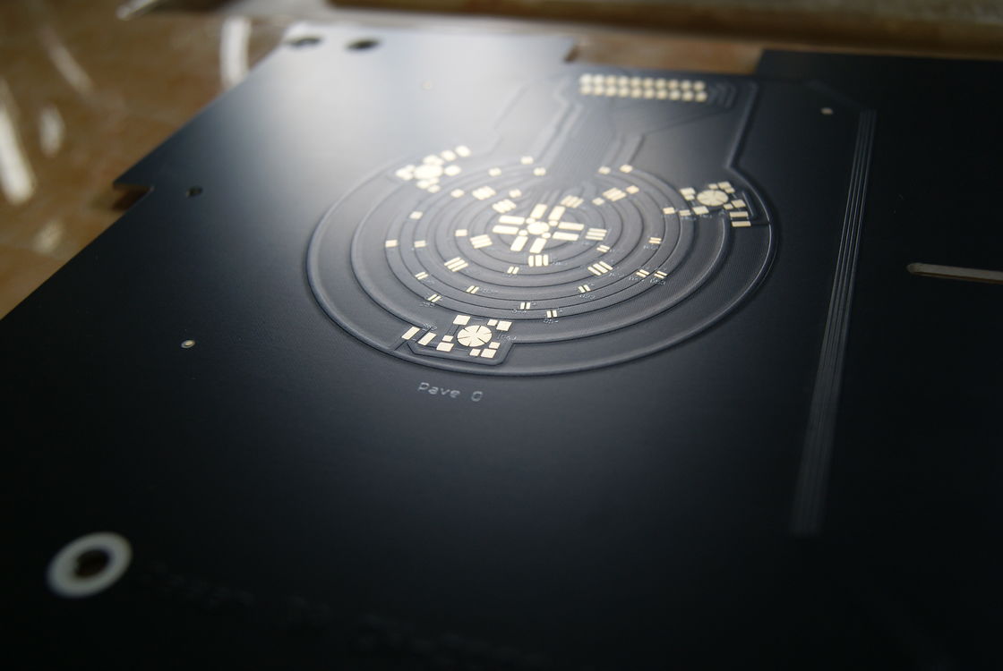 Black Silkscreen PTTC Metal PCB com 2-16 camadas para funcionalidade e durabilidade ótimas