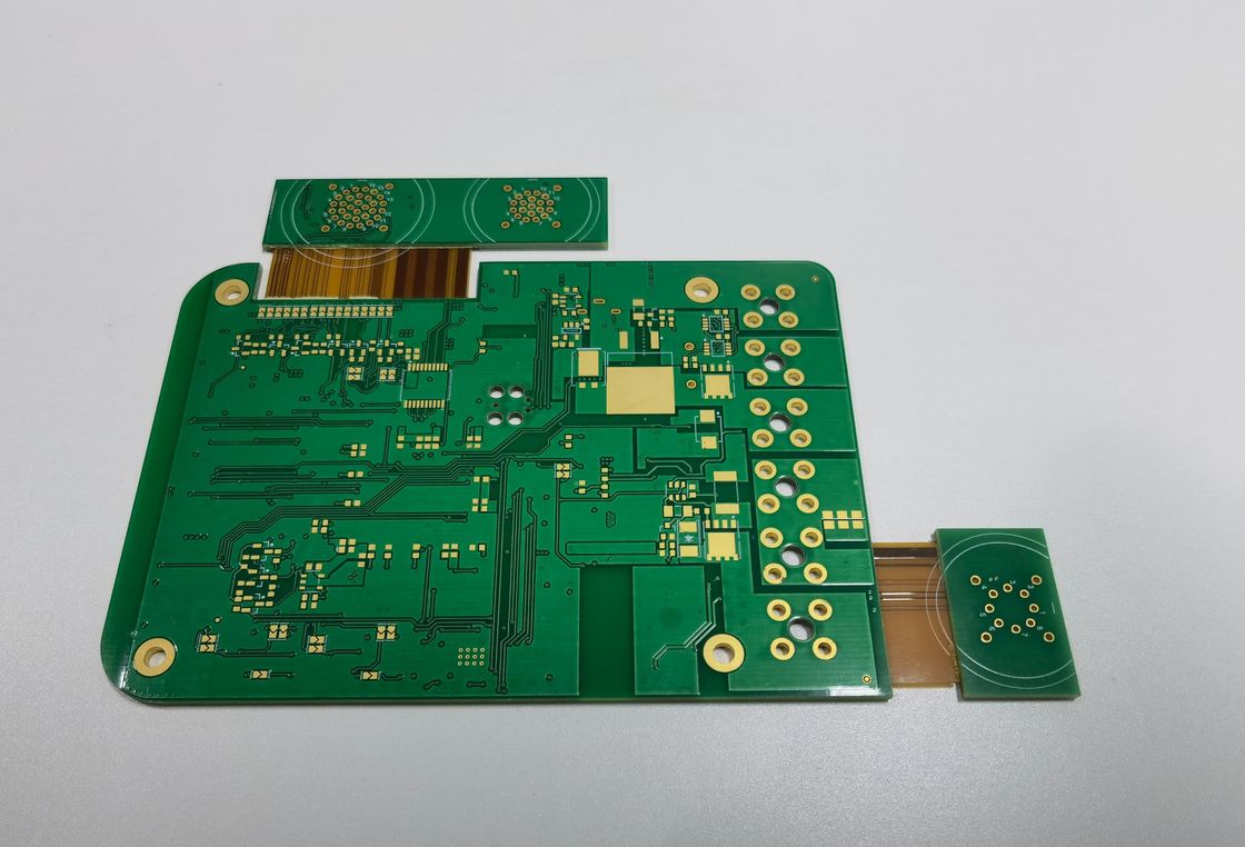 Associação de placas de circuitos rígidos flexíveis dobráveis para produtos eletrónicos